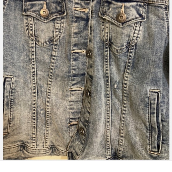 Torrid women’s denim jacket size 1 light wash distressed - Picture 2 of 14